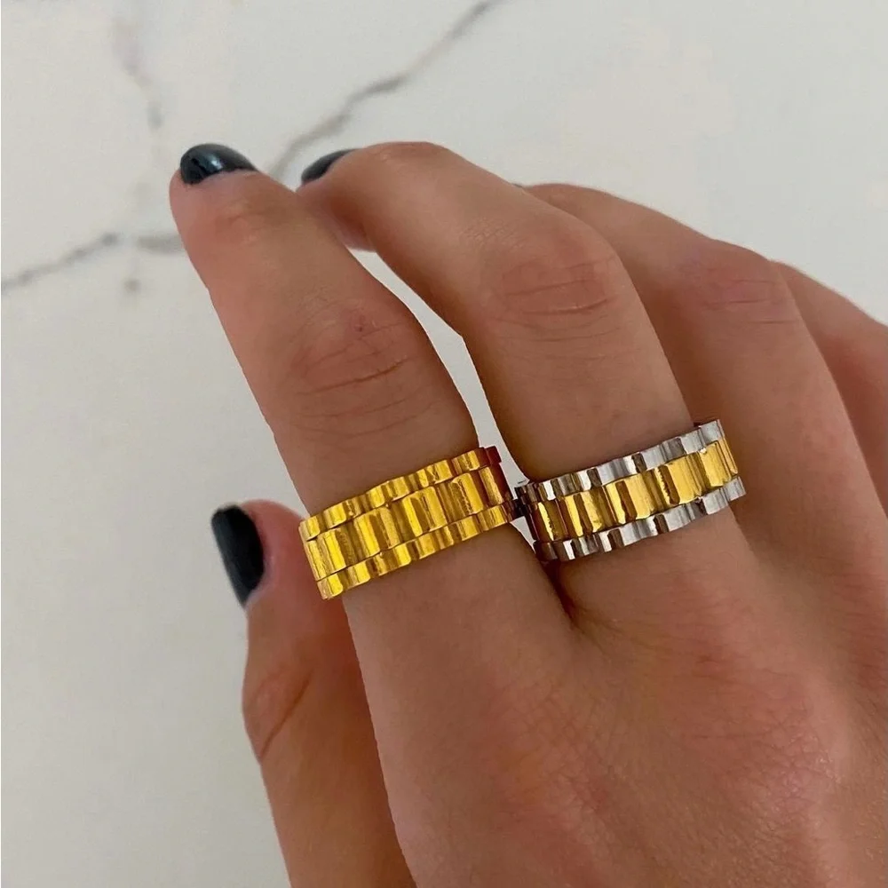 Gold Chain Ring - Picture 2 of 2